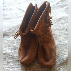 Size 7 Tan Minnetonka Booty Mocassins
